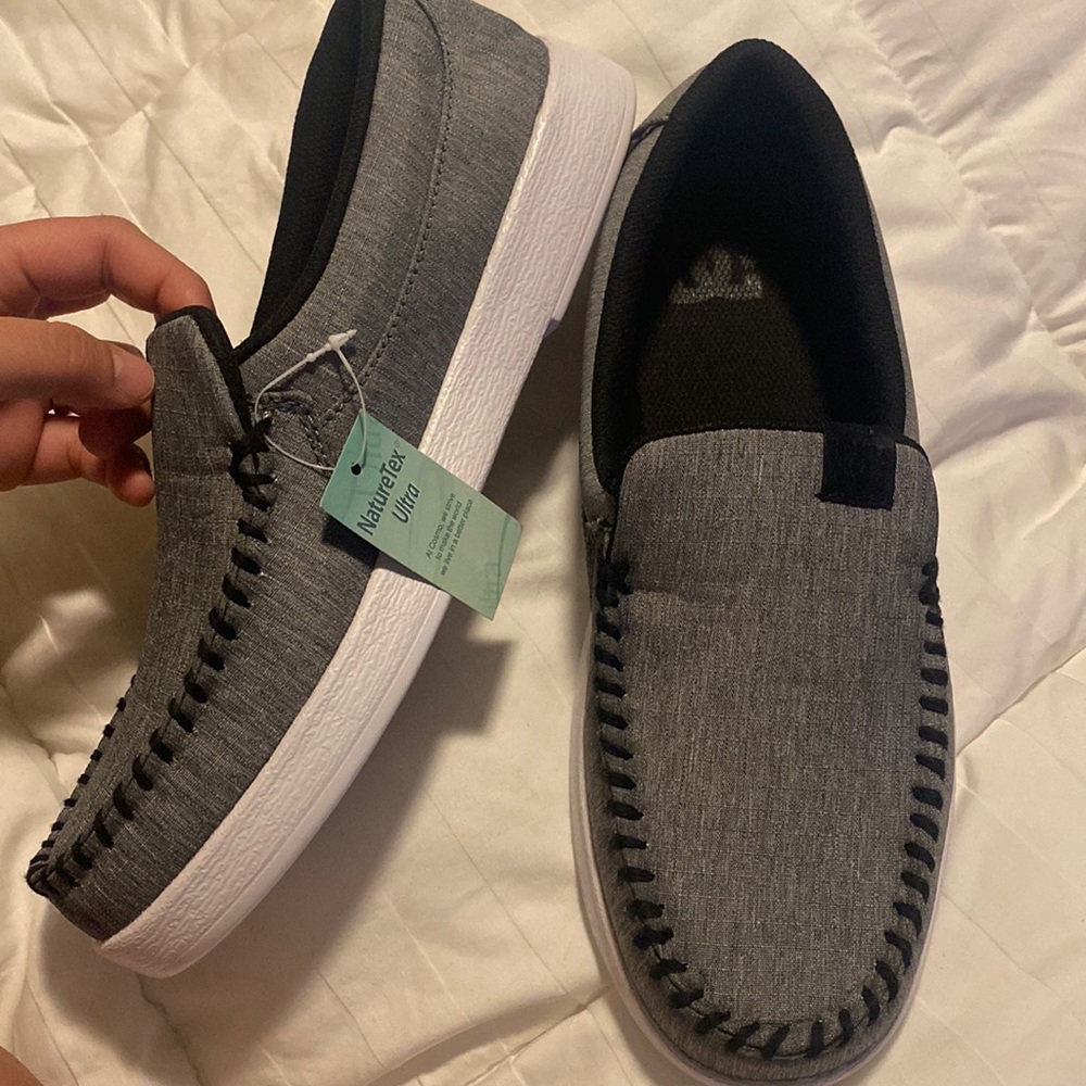 DC slip Ons